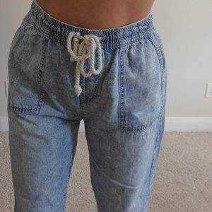 Super cute Celebrity Pink jogger jeans!! Size Small (fits 25/26/27)